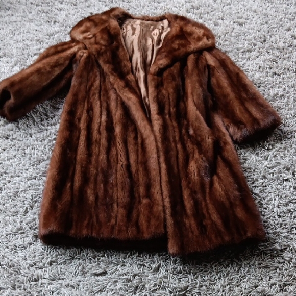 Unique Vintage Jackets & Blazers - Elegant Vintage Mink  Brown Fur Coat
